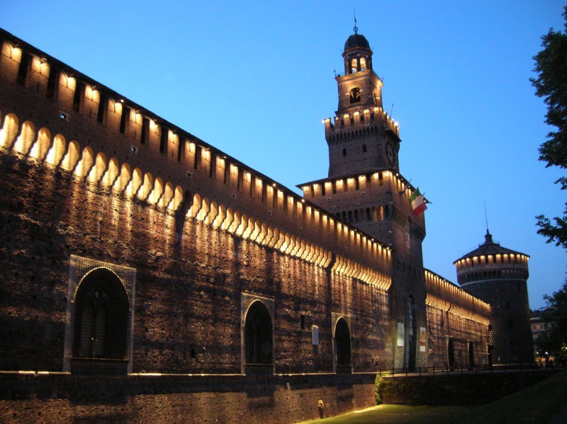 MILANO SI RIACCENDE: RIVOLUZIONE A LED AL CASTELLO SFORZESCO